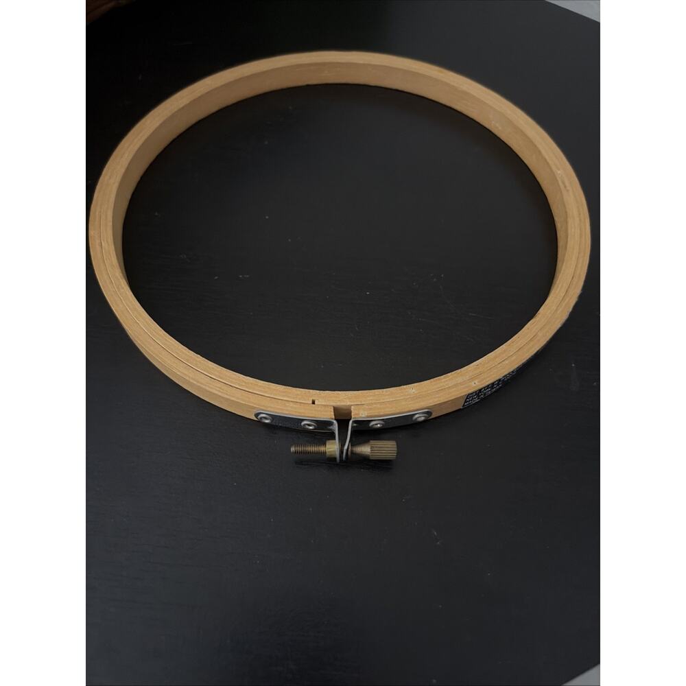 VINTAGE “WOOLWORTH” WOOD EMBROIDERY HOOP! 7 Inch (226)